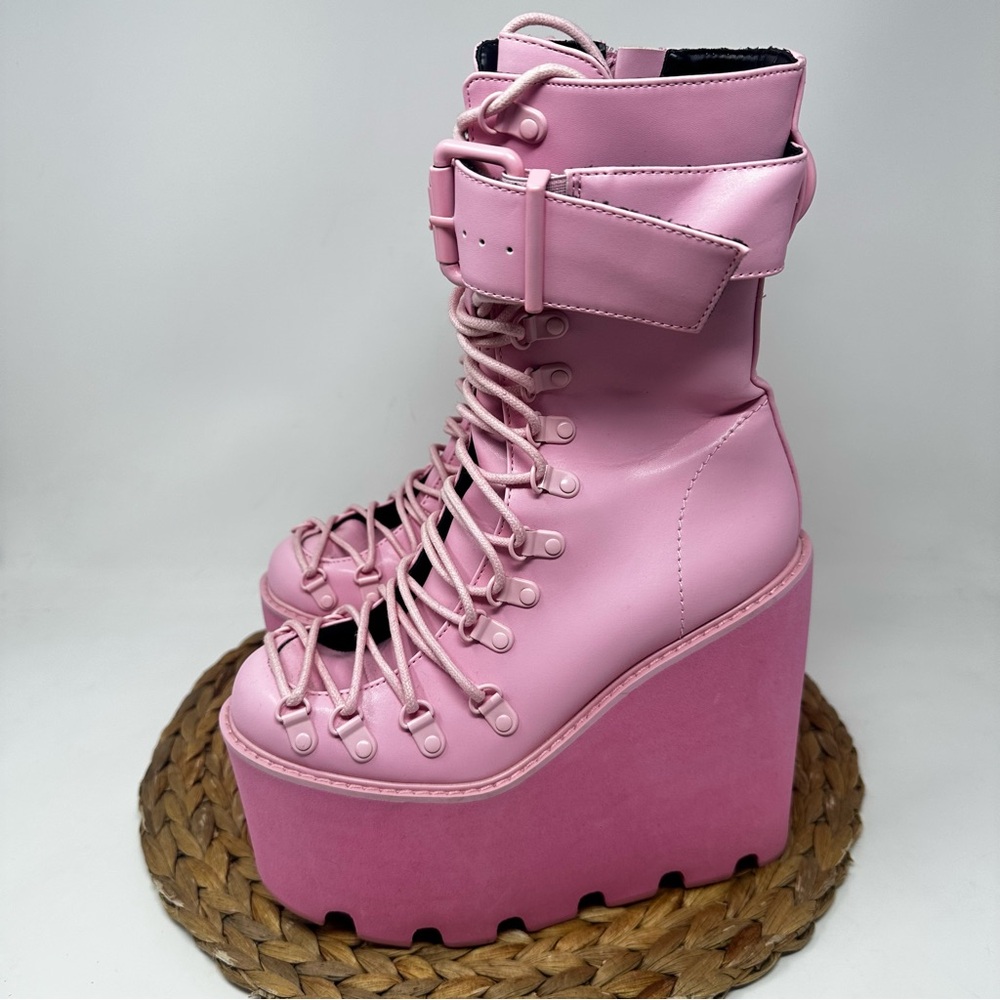 Dolls Kill x Sugar Thrillz Bubblegum Traitor Boots Size 7